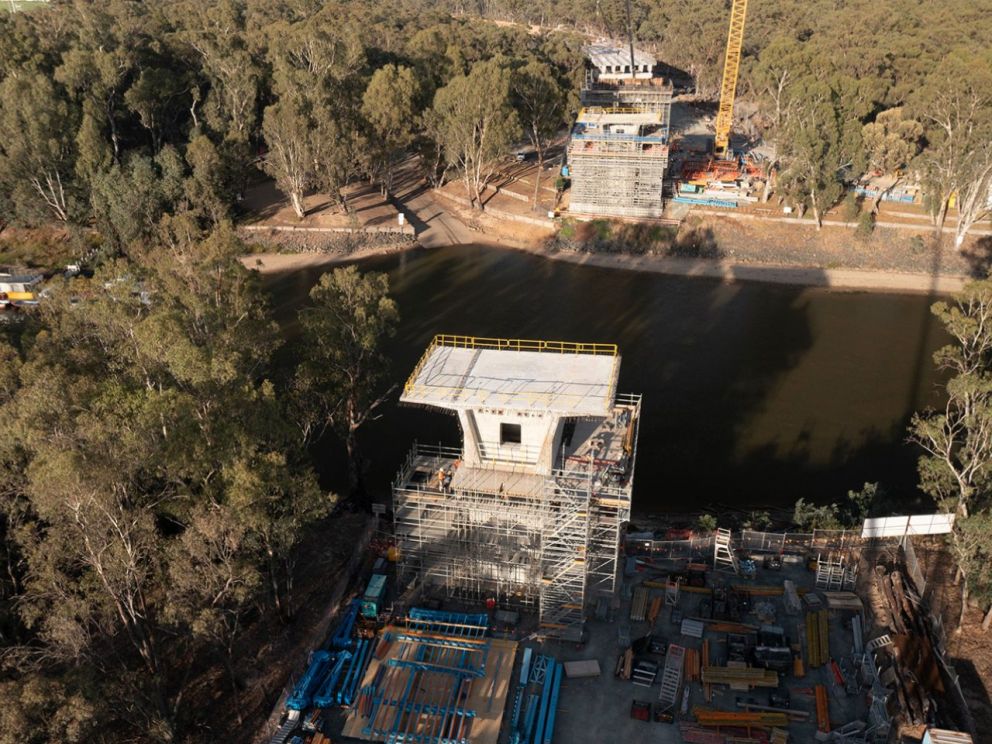 The new bridge over the Murray River taking shape