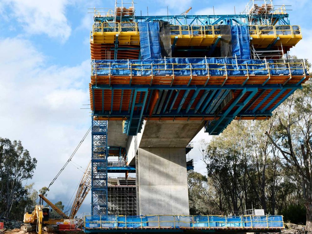 Form traveller laying segments for main span over Murray River (NSW side)