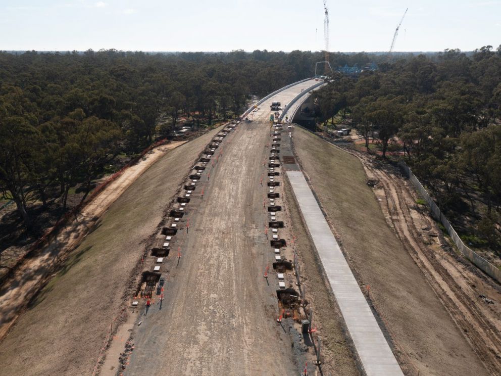 Approaching the new bridge over the Murray River (Victorian side)