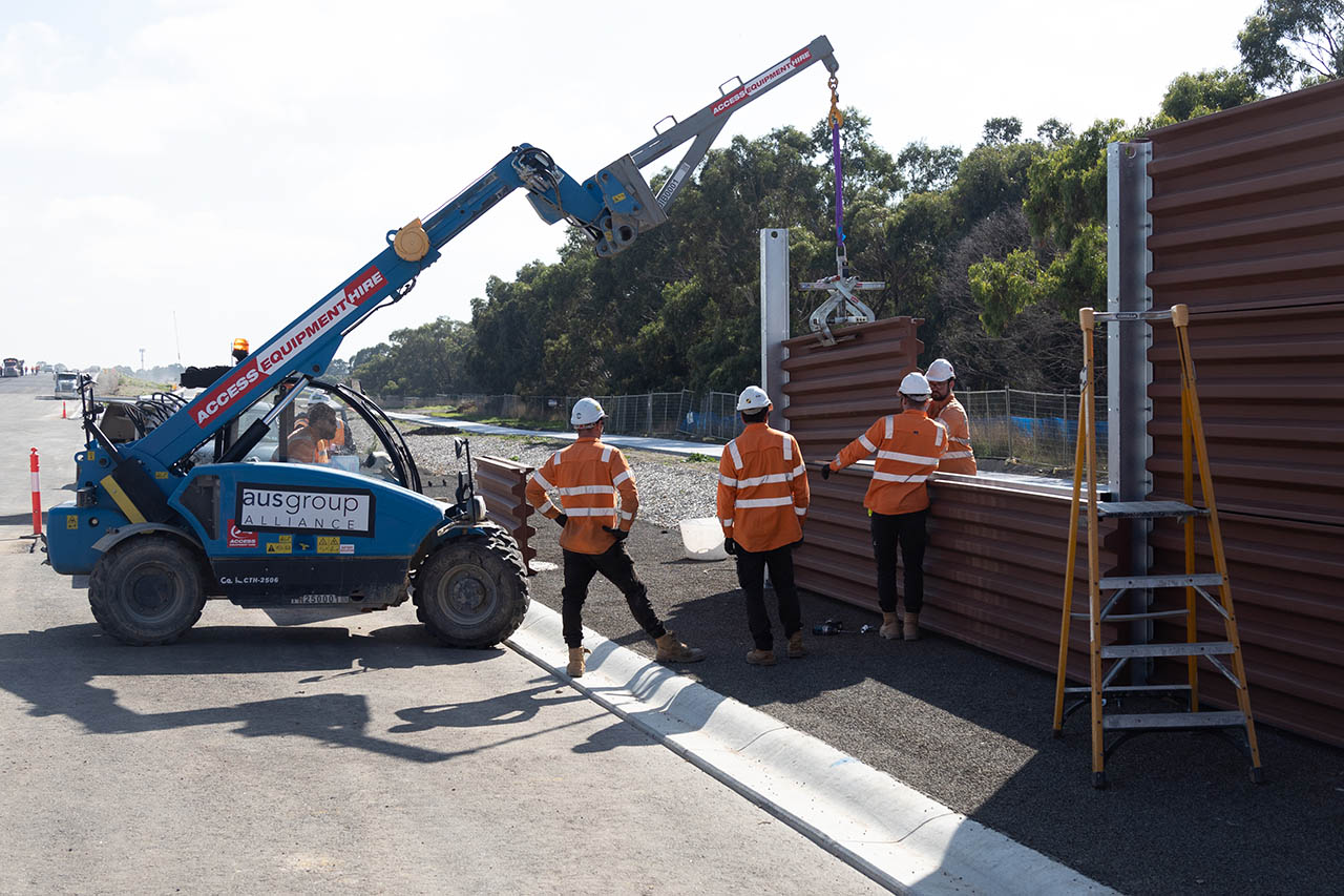 Mordialloc Freeway news walls 