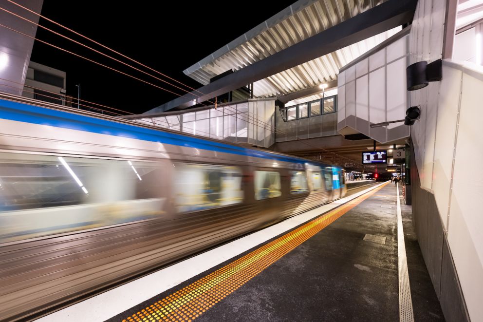 A Frankston Line train runs through Glen Huntly Station