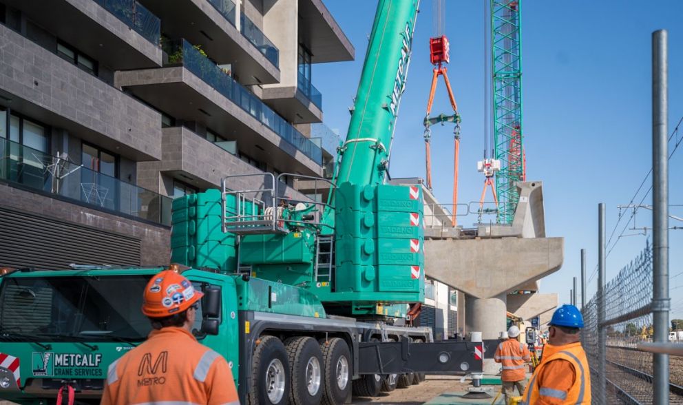 L-beam installation at Keon Parade