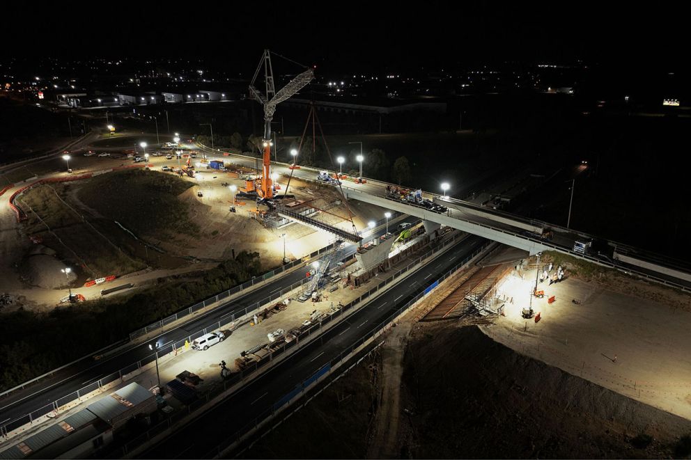  January 2024- Installing the 12 beams for the new Healesville-Koo Wee Rup Road bridge