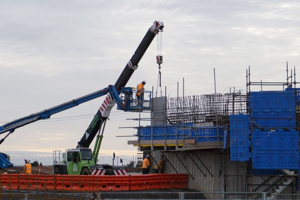  The first L-shaped panel being installed at Hopkins Road