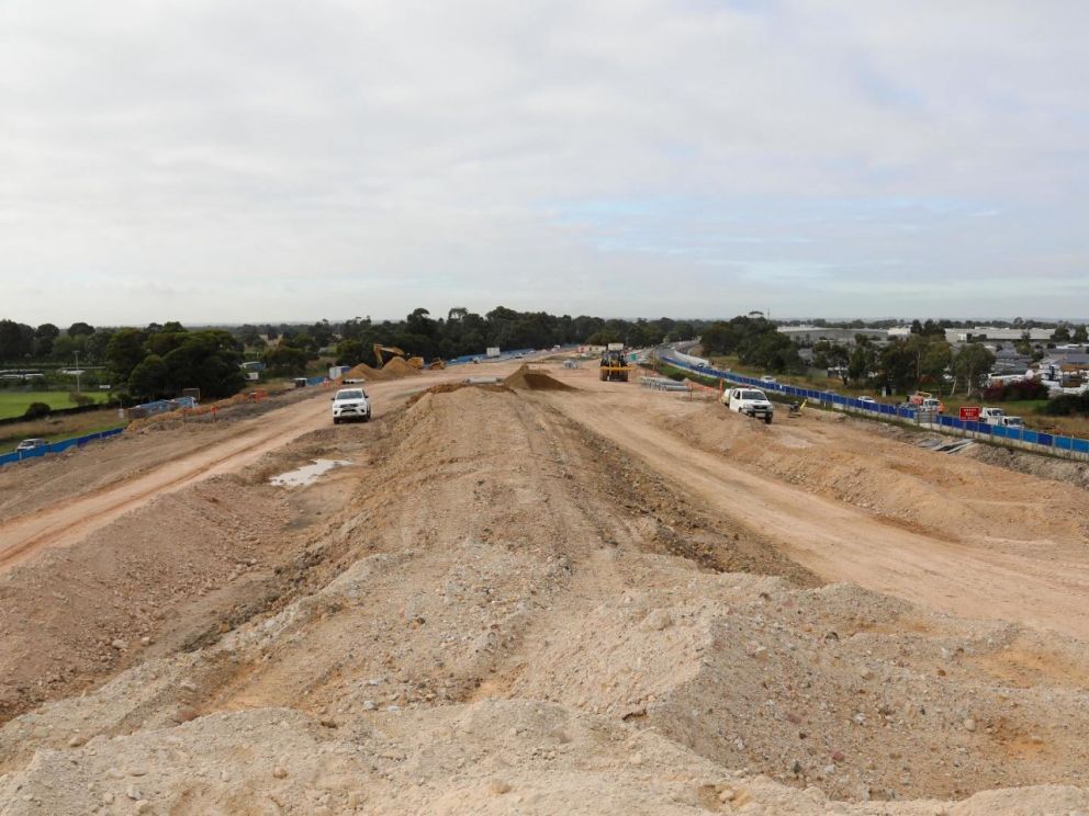 Continuing to build the Freeway south of Springvale Road