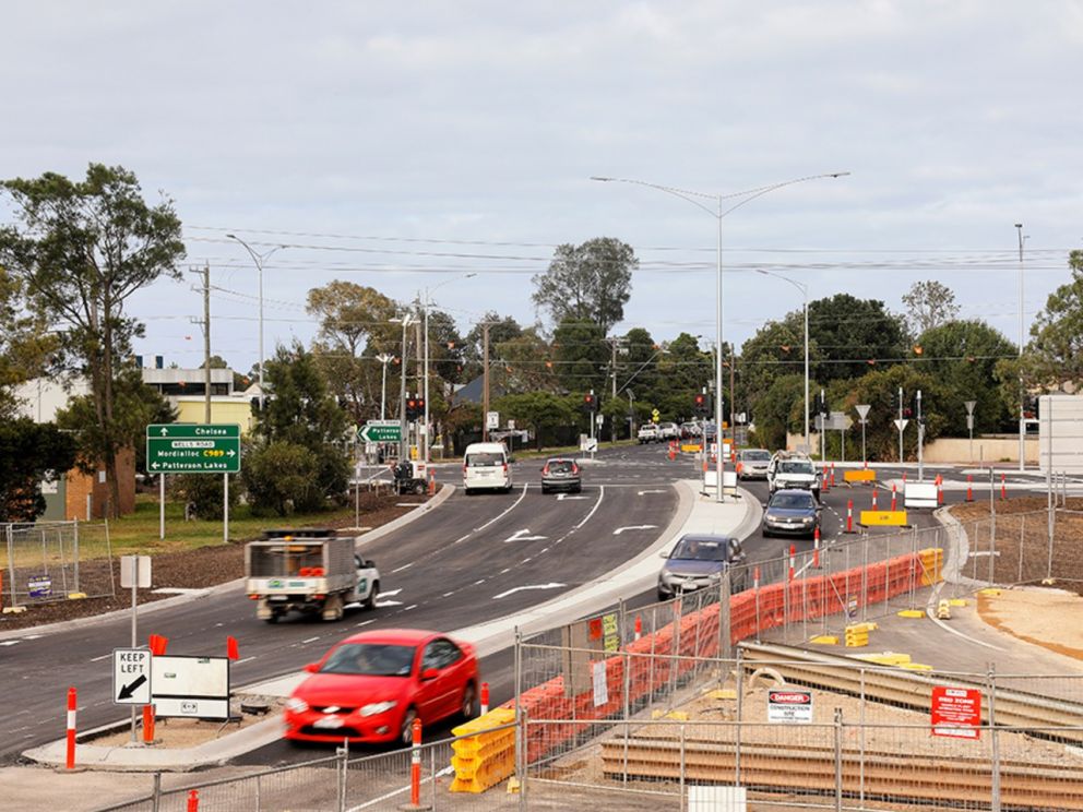 The new Wells Road and Thames Promenade intersection with works to build the entry and exit ramps on the Mornington Peninsula Freeway continuing