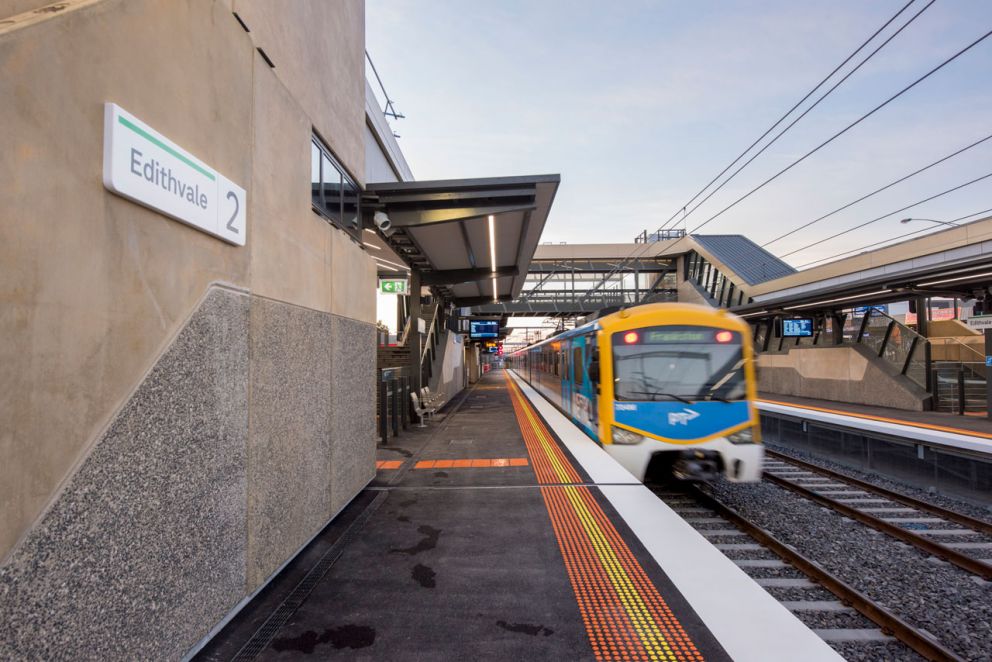 Train passing through the new Edithvale Station.