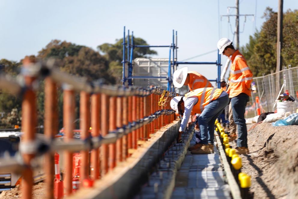 Concrete upstand construction above soil nail wall