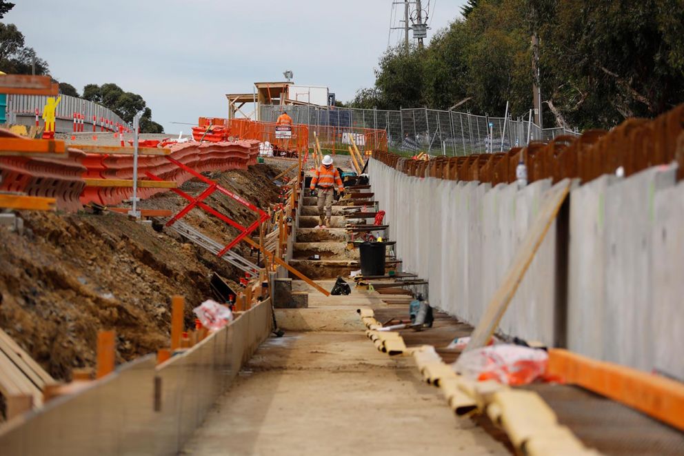 Retaining wall base slab preparation