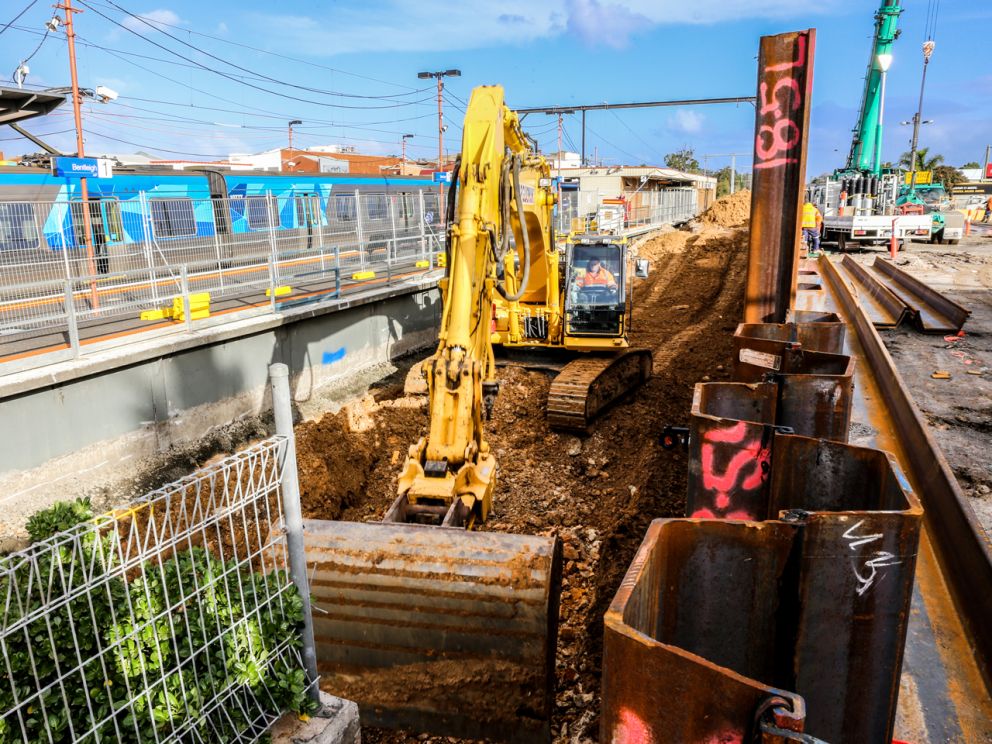 Piling machine and digger next to Frankston line train.