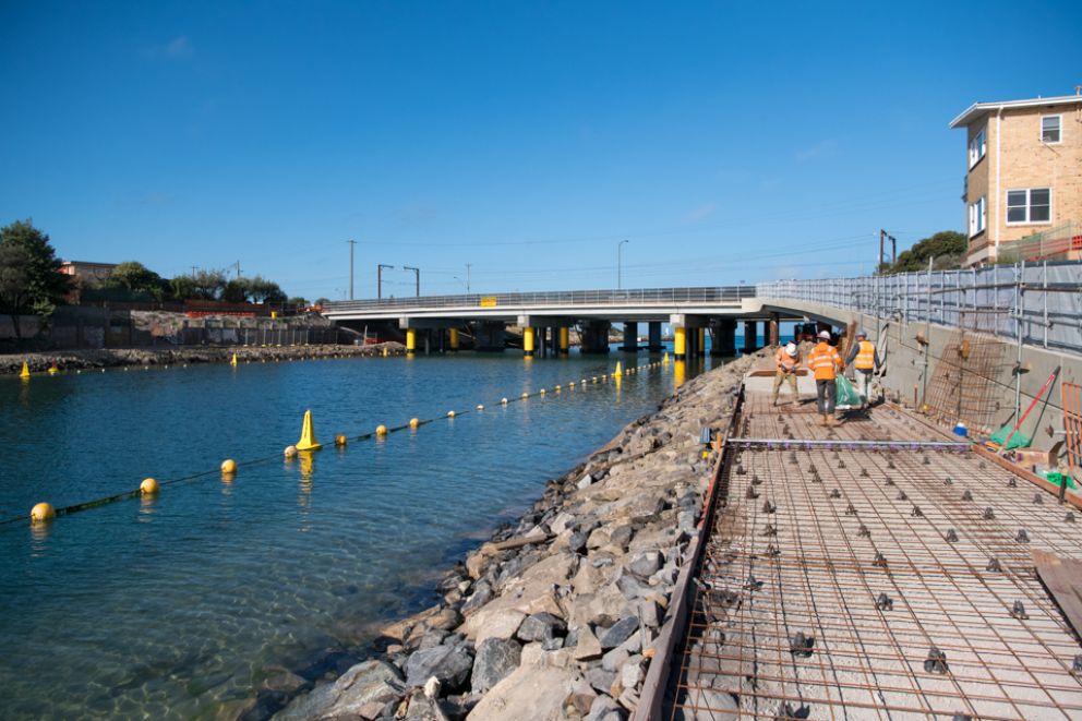 Working on the underlay wire mesh, which will reinforce the concrete path to run under Karrum Karrum Bridge