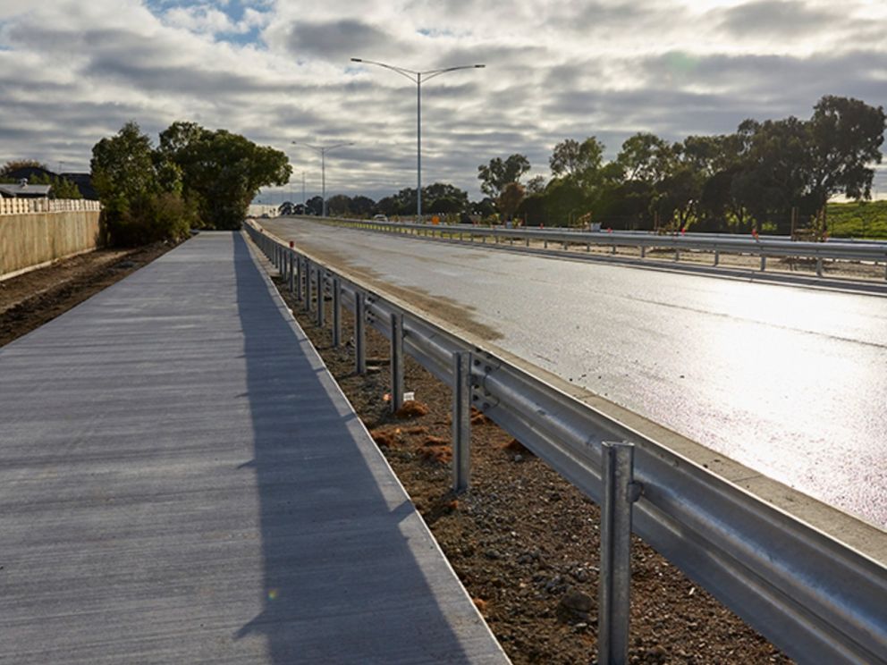 Image of the walking/cycling path alongside Hallam Road with a clear barrier between the two