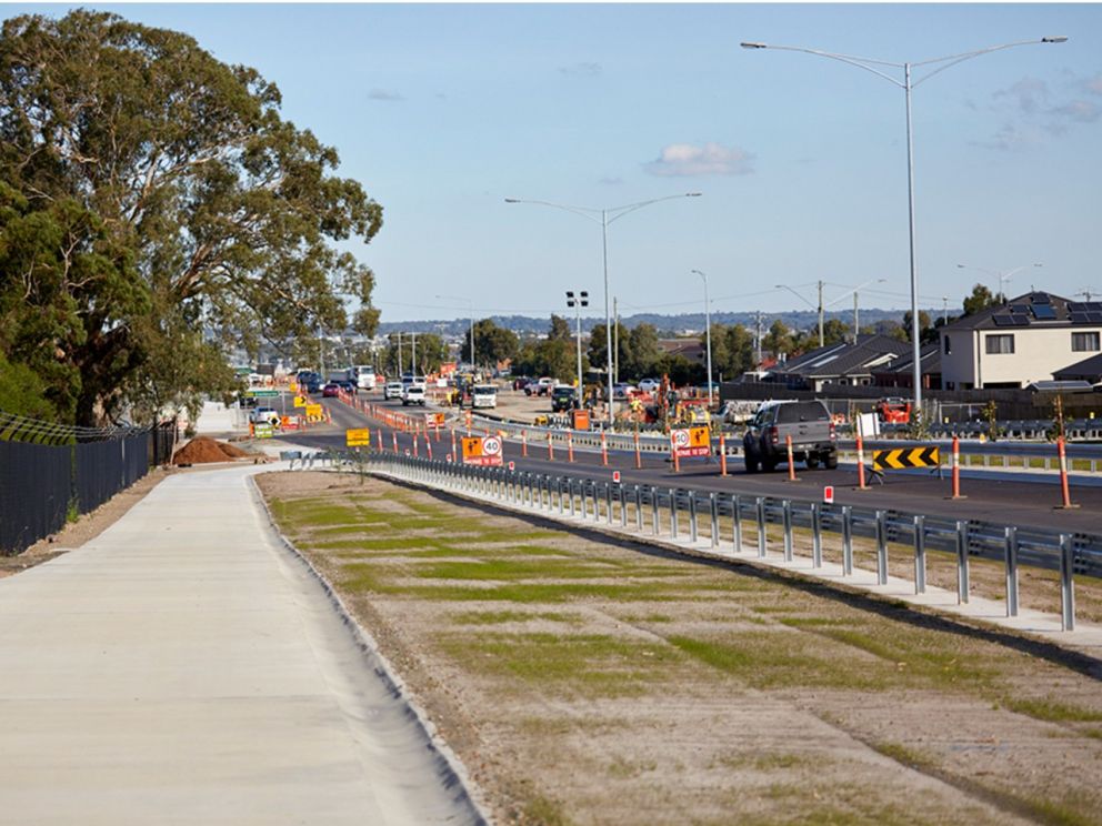 Showcases the walking/cycling path alongside Hallam Road with safety measures taken place amongst the traffic