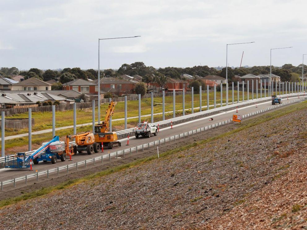 Noise wall installation progressing at Springvale Road