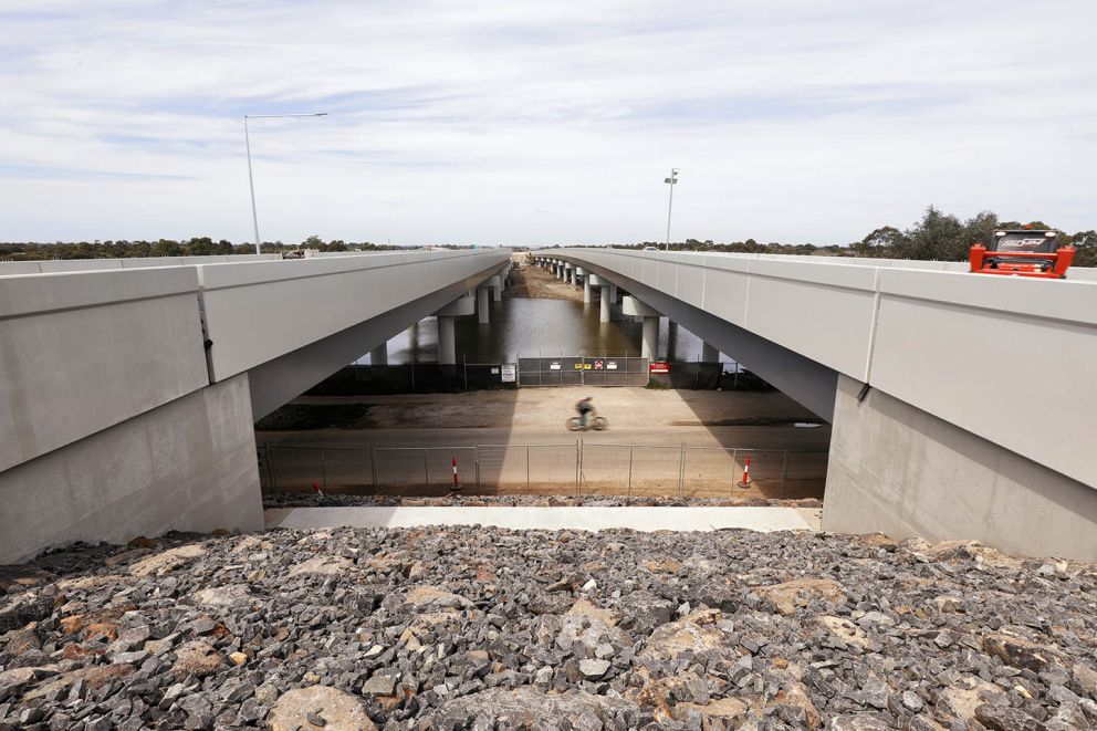 Progress with the removal of the temporary working platform under the 400-metre twin bridges over the Waterways wetlands