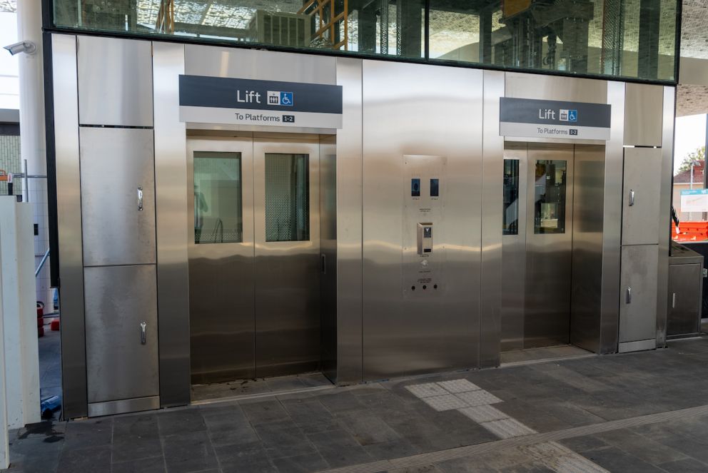 Lifts to platforms 1 and 2.