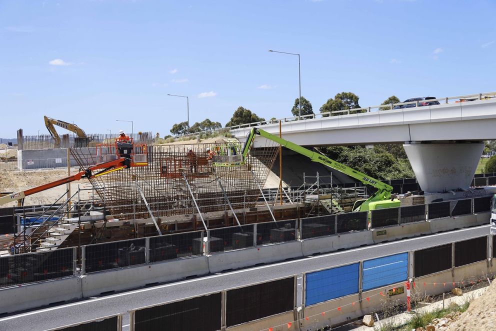 November 2023- Works in progress on the centre bridge pier in the freeway median