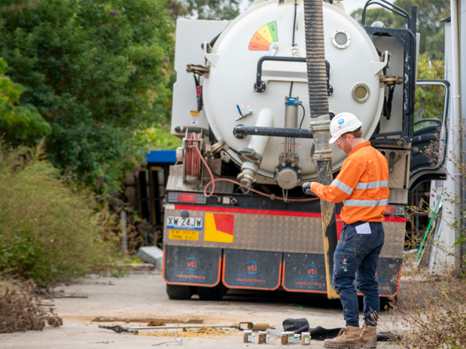 SRL contractor on site at SRL emergency support facility in Mount Waverley undergoing site investigations.