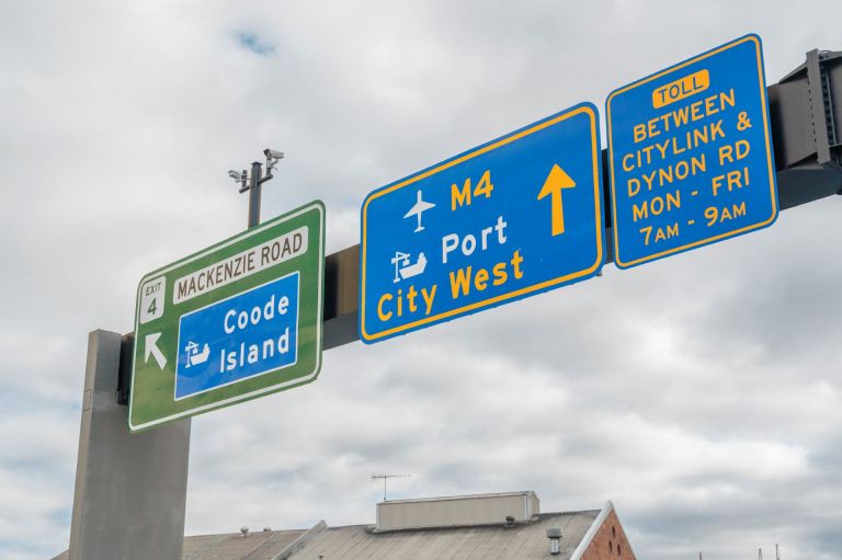Signage for Mackenzie Rd and M4