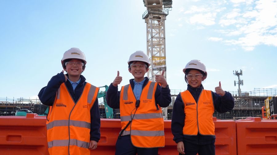 Children from Birralee Primary School visiting the Doncaster Park and Ride