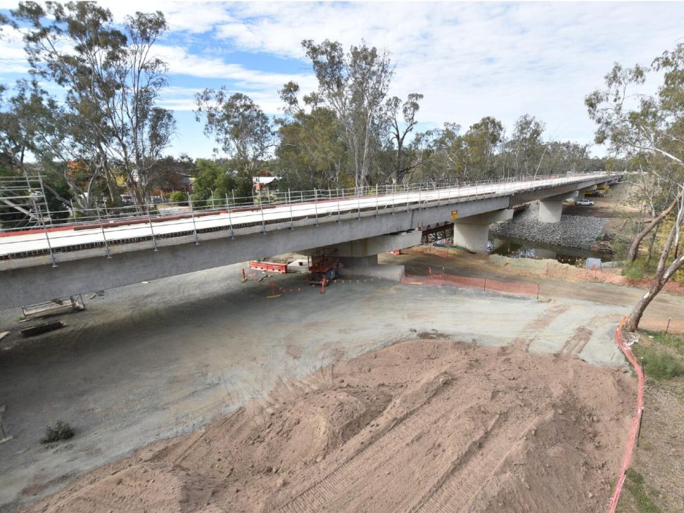 The new bridge over the Campaspe River taking shape