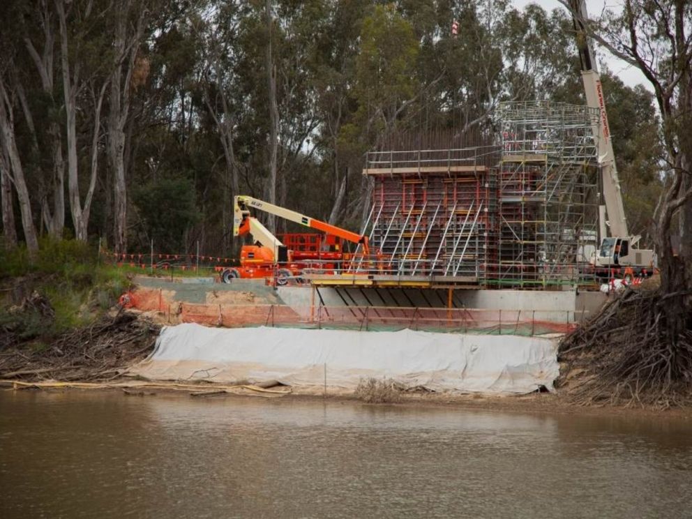 Murray River Bridge Pier wall construction