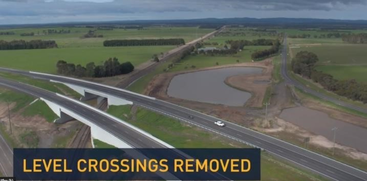 New bridges over the railway line at Warncoort.