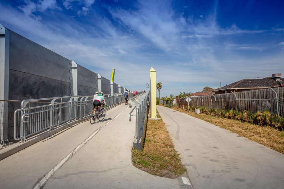 Entry to the Blaxland Avenue overpass from the shared use path