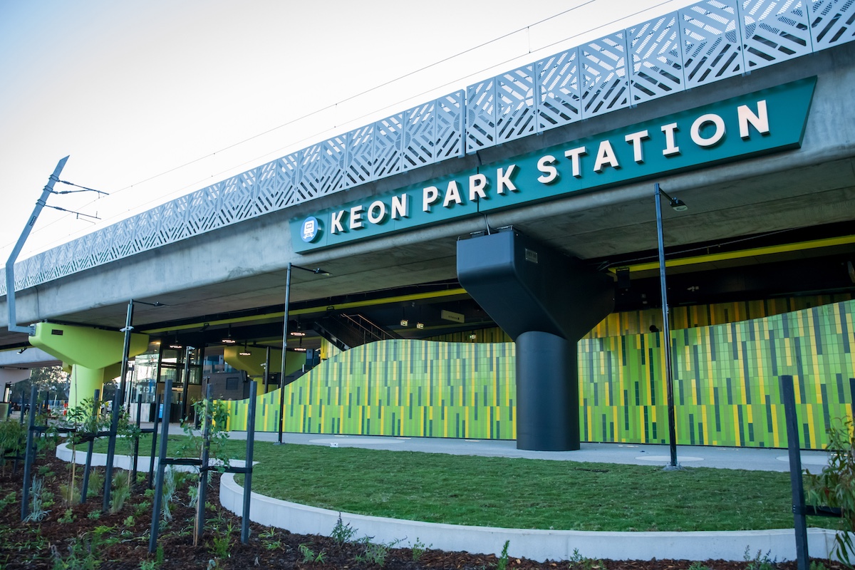 Elevated rail at Keon Park Station