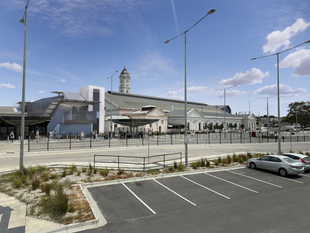 View of the station precinct from the northern carpark. Artist impression, subject to minor change. Design endorsed by Heritage Victoria