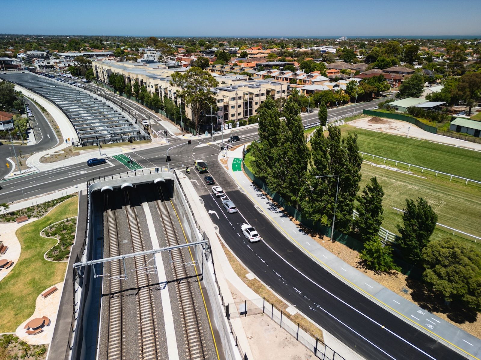 The new bicycle lane along Queens Avenue looking towards the Neerim Road rail trench