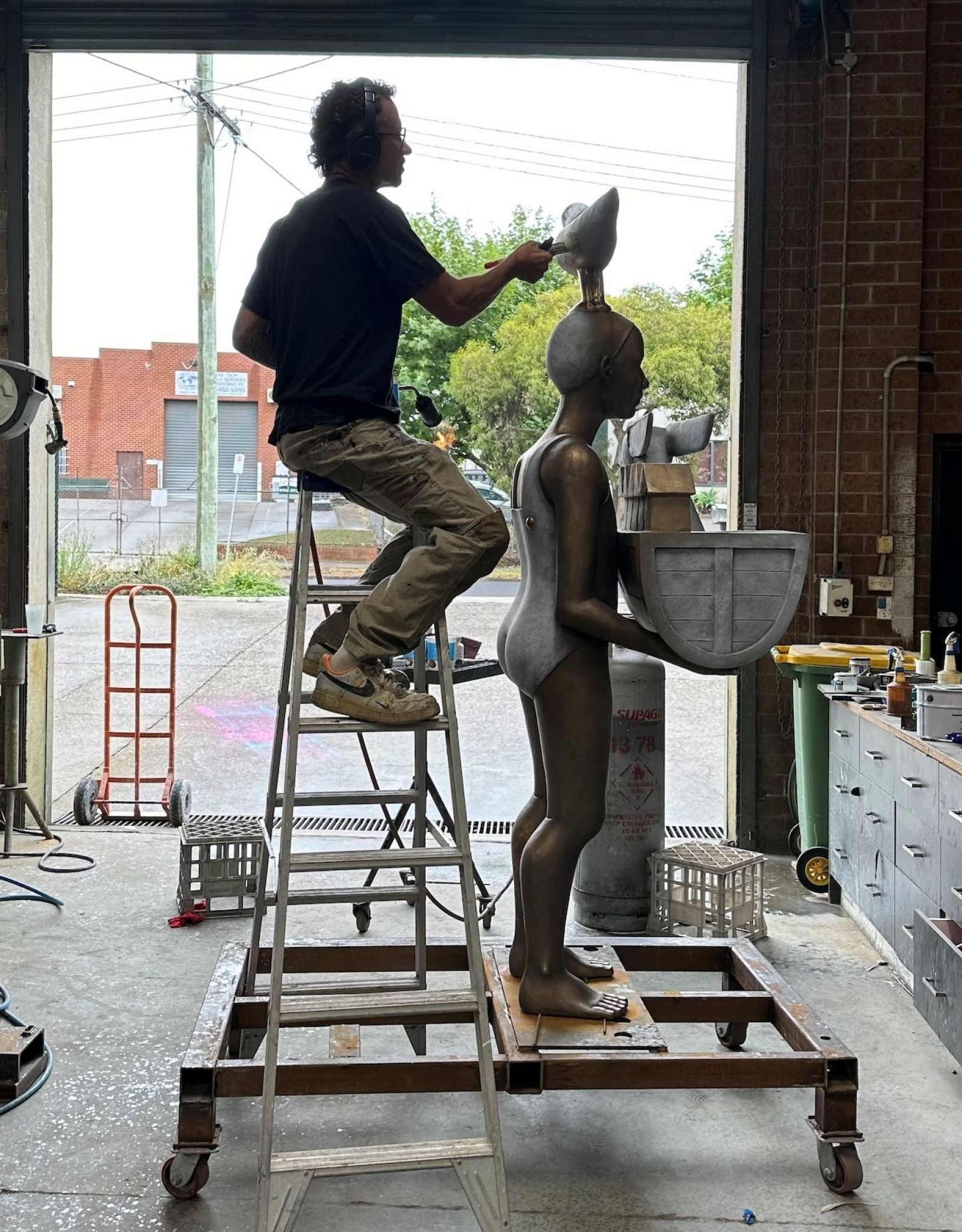 Mal Wood patinating ‘Windsong’ by Anne Ross at the foundry.