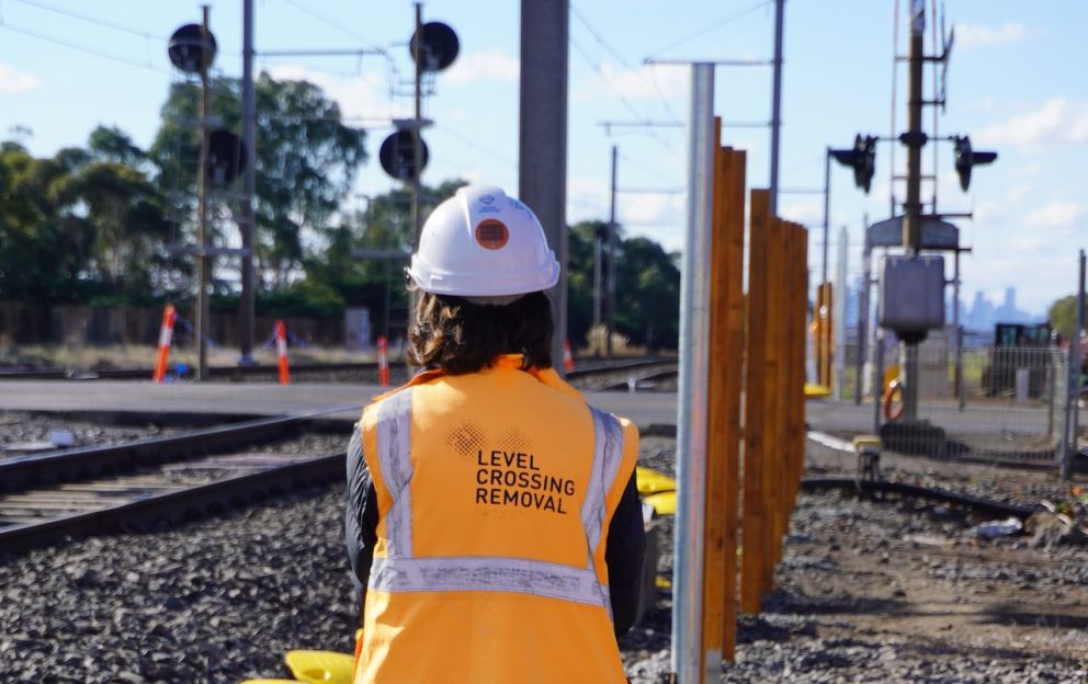 Temporary fencing being installed north and south of the rail line at Maidstone Street