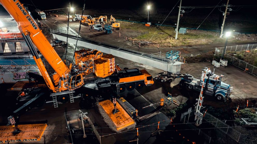 Trucks were used to transport the massive beams during night works