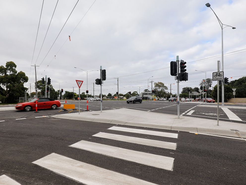 Mordialloc Freeway project - The new pedestrian crossing on Wells Road alongside the intersection