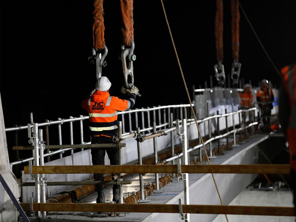 Installing the beams for the bridge over Lower Dandenong Road 