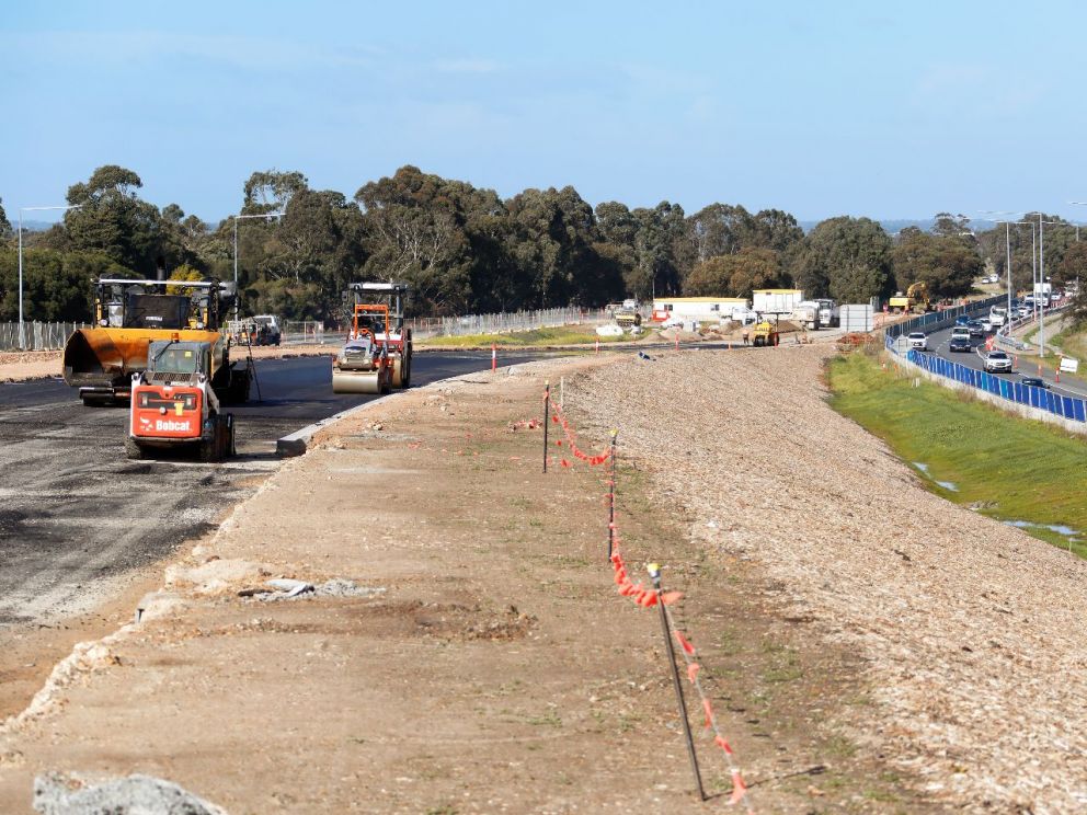 Works continuing to connect the Mordialloc Freeway to the Mornington Peninsula Freeway