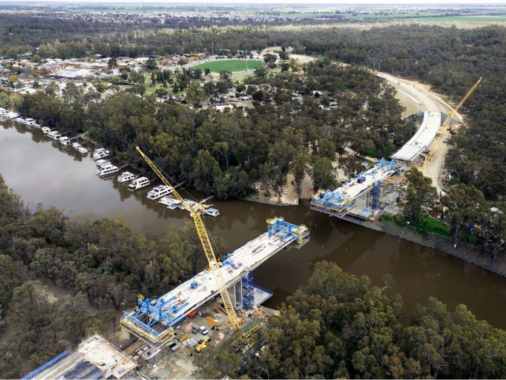 Bridging the gap across the Murray River