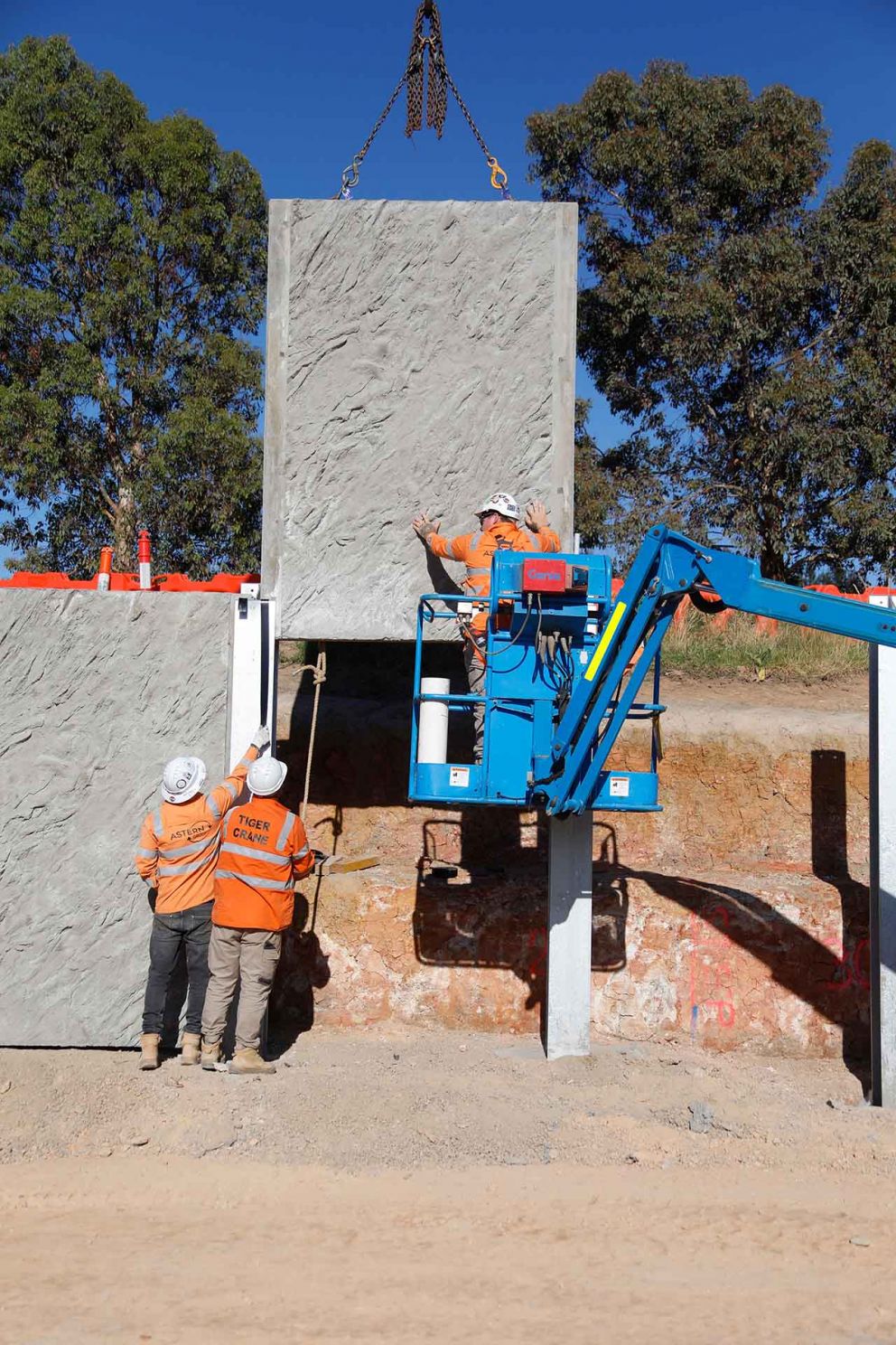 Placing retaining wall panels