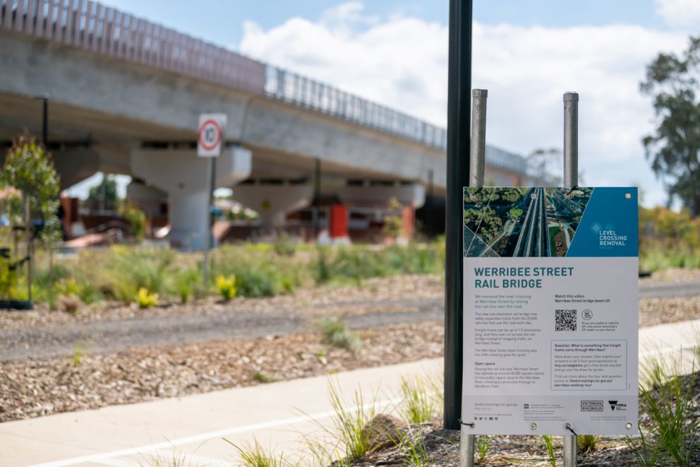 Scan the QR code to learn more about the Werribee Street rail bridge.