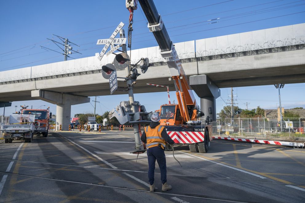 Crain removing the boom gate signalling at Main Street level crossing