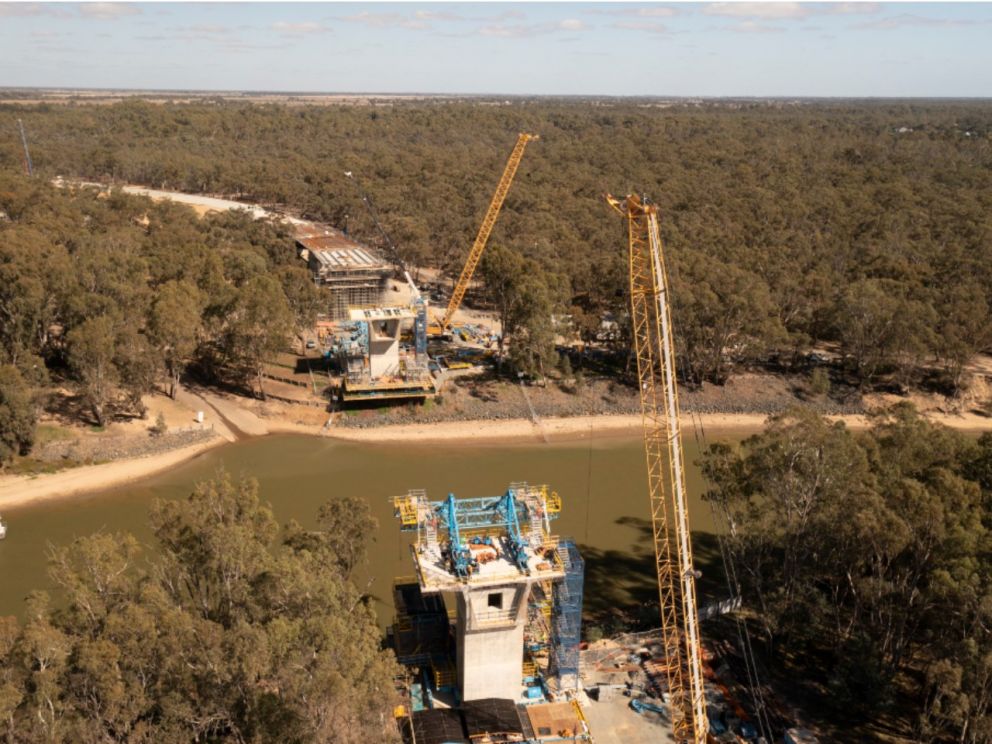 The form travellers (blue) being erected to build the main span across the Murray River