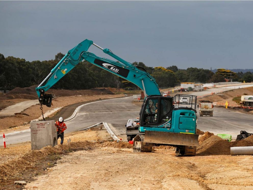 Installing new drainage for the Freeway south of Lower Dandenong Road