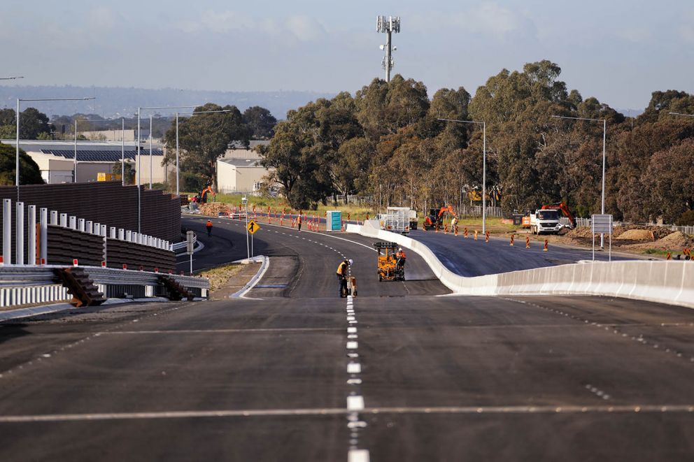 Line marking works taking place on the Mordialloc Freeway 