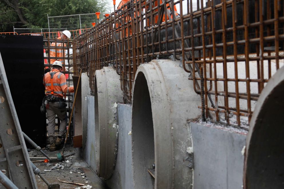 Concrete mesh for head and wing walls at Melbourne water site on Hallam North and Heatherton Road Upgrade