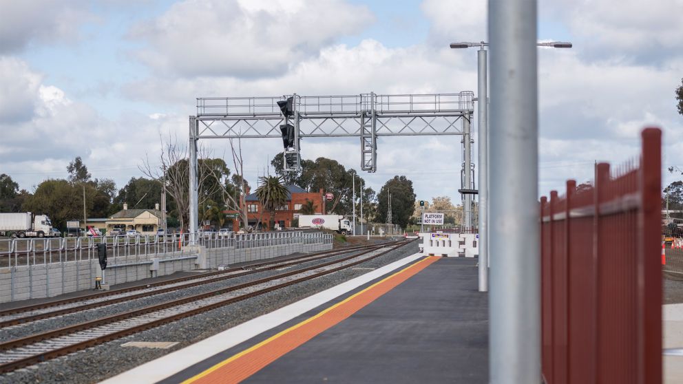 Image of Murchison East platform and signalling