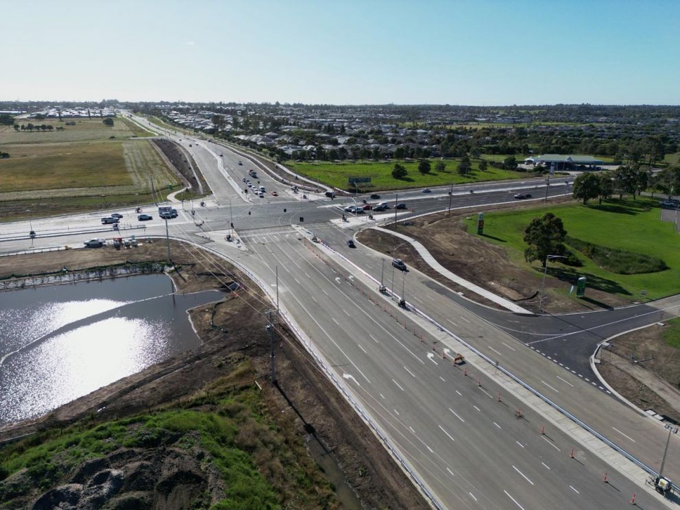 New through and turning lanes at Western Port Highway