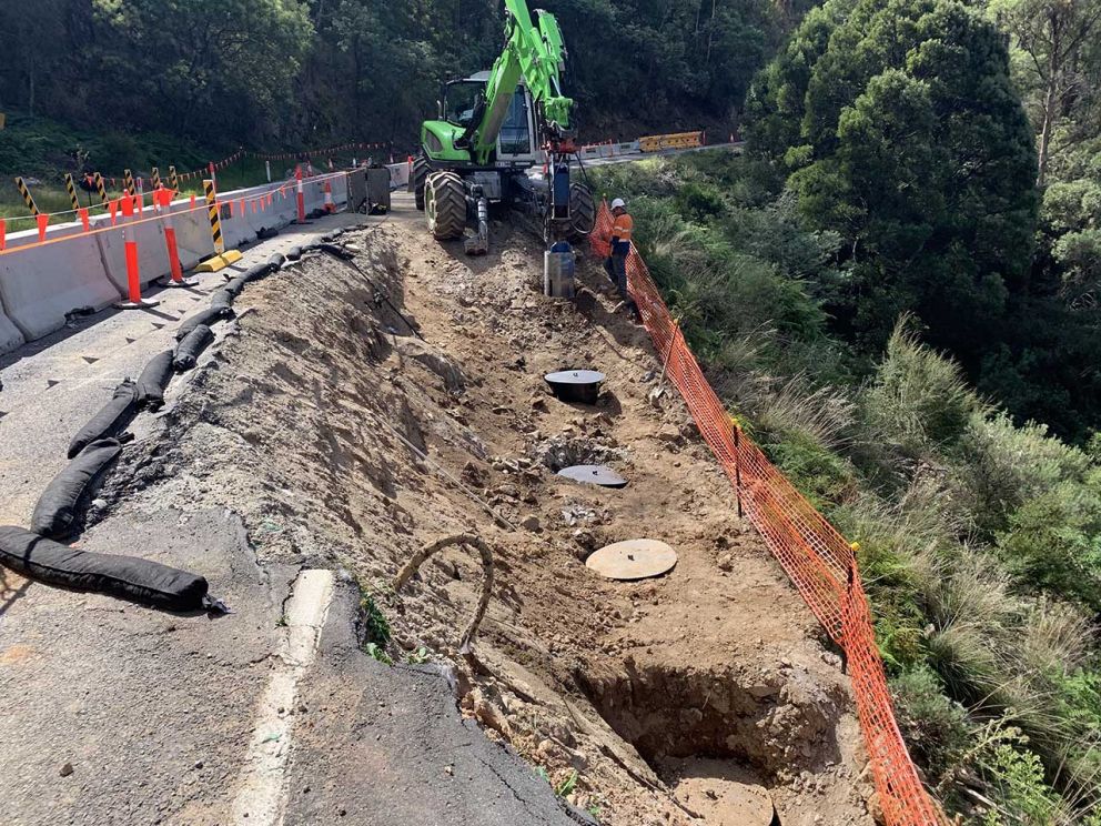 Crews-work-behind-barriers-to-repair-a-second-smaller-landslip-between-Bogong-Village-and-Mt-Beauty