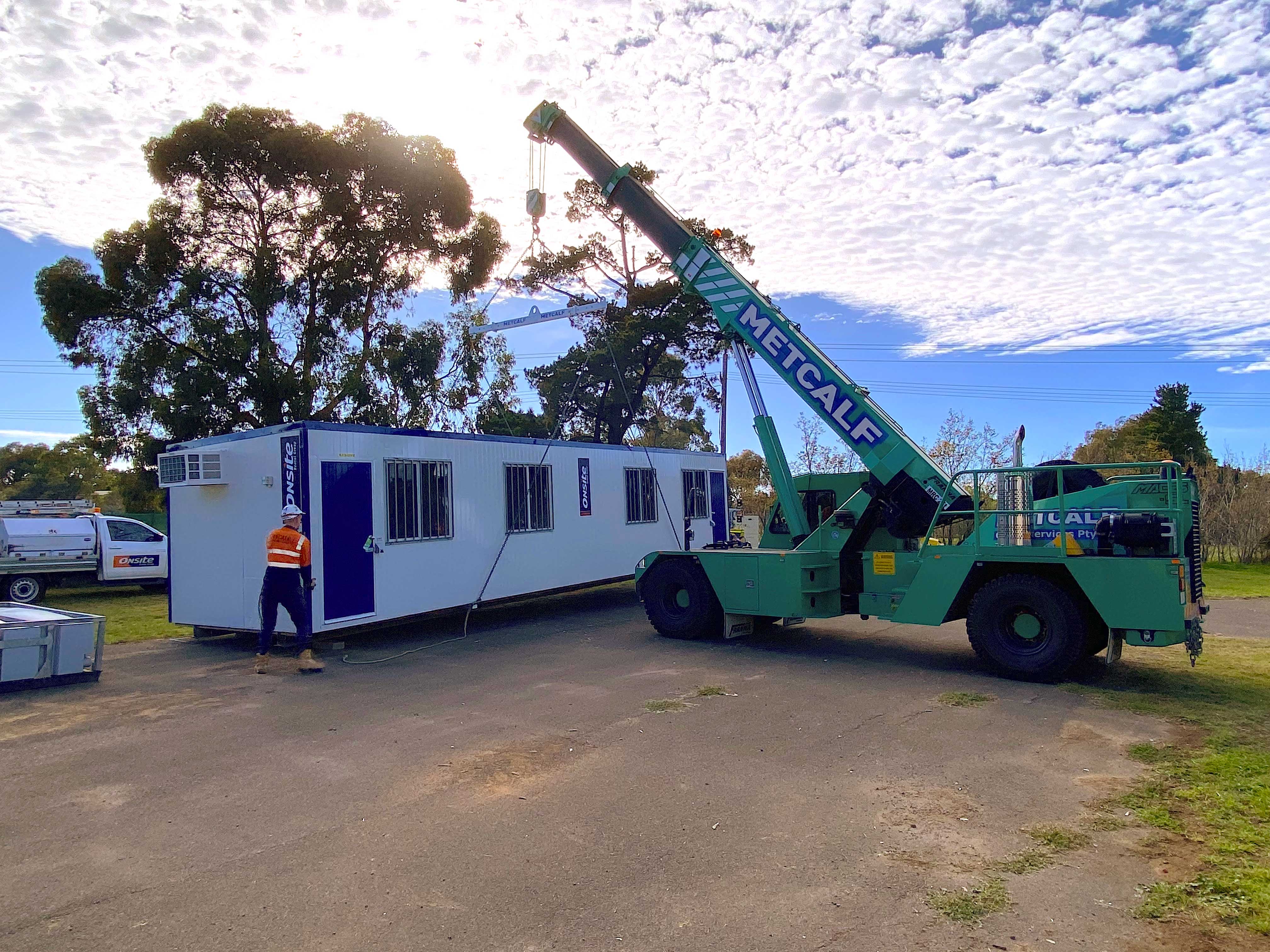 Site office being delivered to site