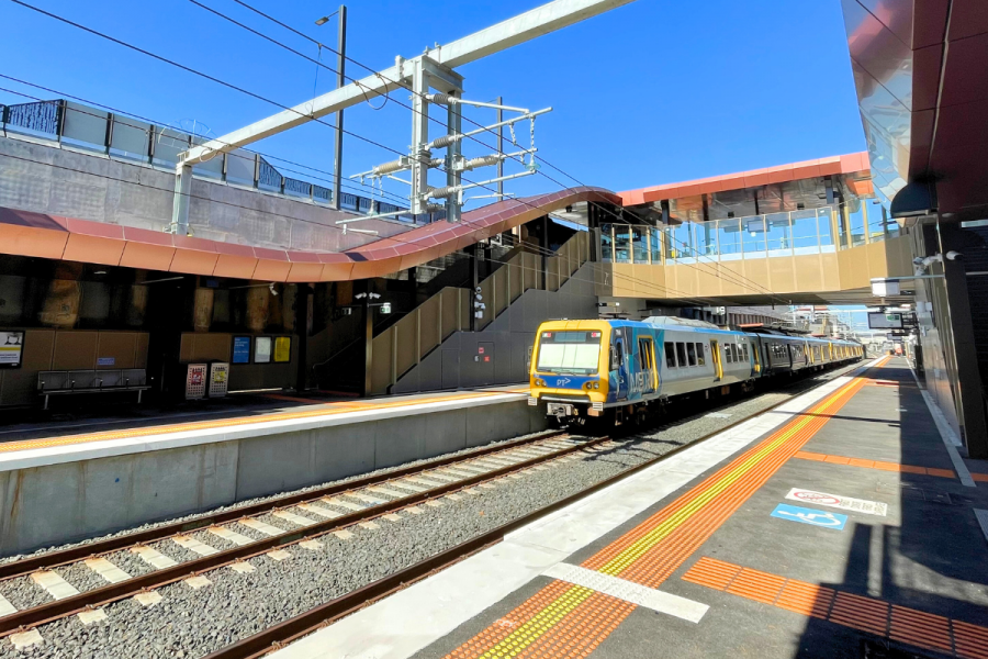 Ringwood East Station platform – phot